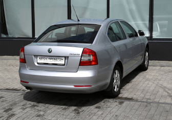 Подержанный автомобиль Skoda Octavia Liftback 2011 года (5 фото)