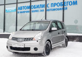 Подержанный автомобиль Nissan Note 2006 года (1 фото)