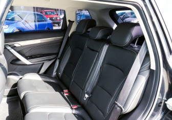 Подержанный автомобиль Geely Atlas Pro 2022 года (17 фото)