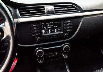 Подержанный автомобиль Kia Rio Hatchback 2019 года (7 фото)