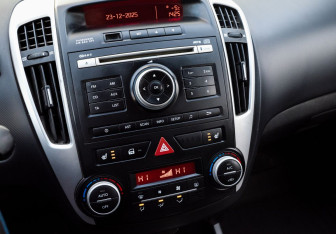 Подержанный автомобиль Kia Ceed Wagon 2010 года (13 фото)