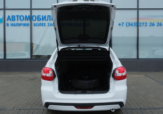 Подержанный автомобиль LADA (ВАЗ) Granta Liftback 2023 года (17 фото)