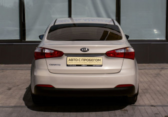 Подержанный автомобиль Kia Cerato Sedan 2013 года (4 фото)