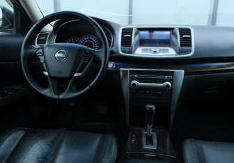 Подержанный автомобиль Nissan Teana 2012 года (10 фото)