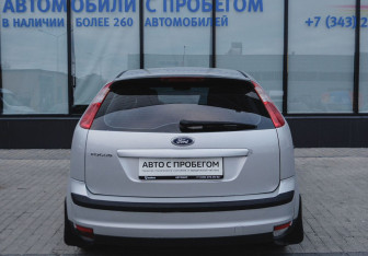 Подержанный автомобиль Ford Focus Hatchback 2006 года (16 фото)