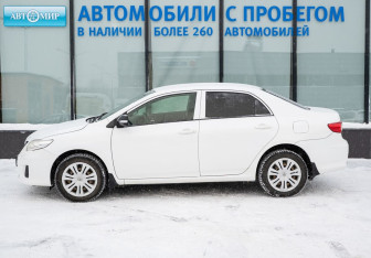 Подержанный автомобиль Toyota Corolla Sedan 2010 года (2 фото)