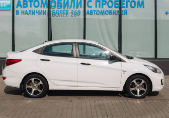 Подержанный автомобиль Hyundai Solaris Sedan 2012 года (6 фото)