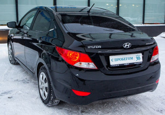 Подержанный автомобиль Hyundai Solaris Hatchback 2012 года (3 фото)