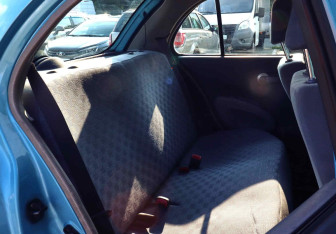 Подержанный автомобиль Nissan March Hatchback 2002 года (14 фото)