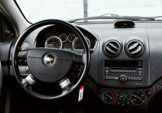 Подержанный автомобиль Chevrolet Aveo Sedan 2010 года (19 фото)