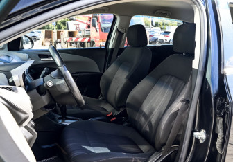Подержанный автомобиль Chevrolet Aveo Hatchback 2014 года (16 фото)