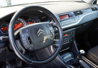 Подержанный автомобиль Citroen C5 Sedan 2009 года (9 фото)