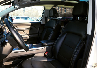 Подержанный автомобиль Geely Okavango 2022 года (17 фото)