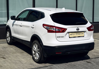 Подержанный автомобиль Nissan Qashqai 2018 года (3 фото)