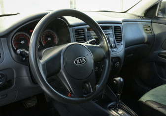 Подержанный автомобиль Kia Rio Sedan 2011 года (9 фото)