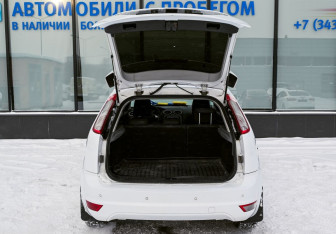 Подержанный автомобиль Ford Focus Hatchback 2008 года (18 фото)