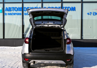 Подержанный автомобиль Renault Kaptur 2019 года (20 фото)