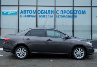 Подержанный автомобиль Toyota Corolla Sedan 2006 года (6 фото)