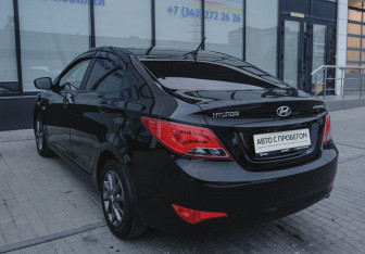 Подержанный автомобиль Hyundai Solaris Sedan 2015 года (3 фото)