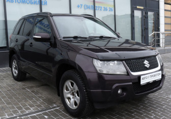 Подержанный автомобиль Suzuki Grand Vitara 2008 года (7 фото)