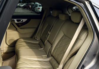 Подержанный автомобиль Infiniti FX 2011 года (18 фото)