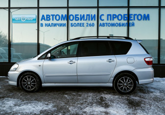 Подержанный автомобиль Toyota Ipsum 2004 года (2 фото)