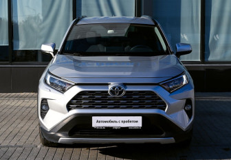 Подержанный автомобиль Toyota RAV4 2021 года (7 фото)
