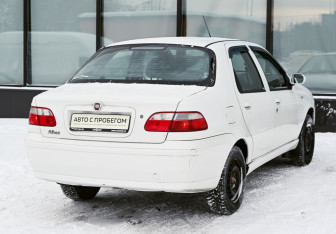 Подержанный автомобиль Fiat Albea 2011 года (5 фото)