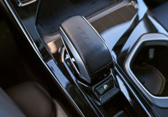 Подержанный автомобиль Geely Atlas 2024 года (16 фото)