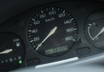 Подержанный автомобиль Nissan March Hatchback 2001 года (16 фото)