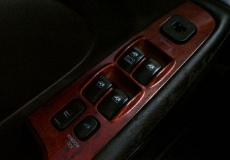 Подержанный автомобиль Hyundai Sonata 2004 года (13 фото)
