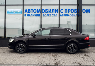 Подержанный автомобиль Skoda Superb Liftback 2013 года (2 фото)