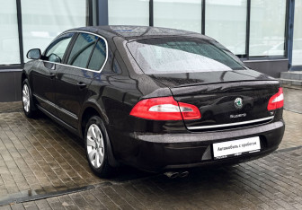 Подержанный автомобиль Skoda Superb Liftback 2012 года (3 фото)