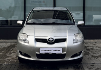 Подержанный автомобиль Toyota Auris Hatchback 2008 года (8 фото)