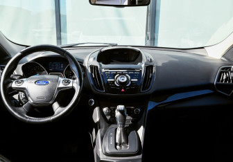 Подержанный автомобиль Ford Kuga 2014 года (16 фото)