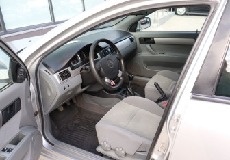 Подержанный автомобиль Chevrolet Lacetti Sedan 2012 года (9 фото)