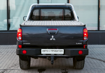 Подержанный автомобиль Mitsubishi L200 2012 года (4 фото)
