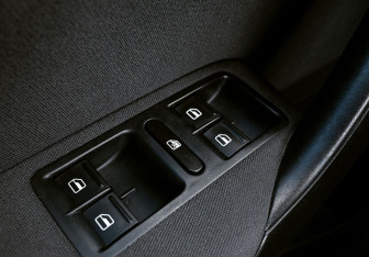 Подержанный автомобиль Volkswagen Polo Hatchback 2011 года (12 фото)