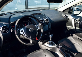 Подержанный автомобиль Nissan Qashqai 2011 года (15 фото)