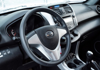 Подержанный автомобиль Lifan X60 2015 года (9 фото)