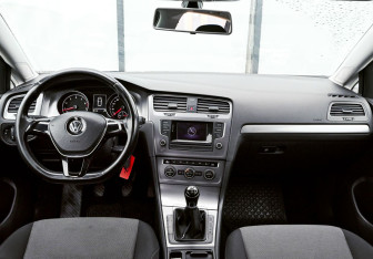 Подержанный автомобиль Volkswagen Golf Hatchback 2013 года (16 фото)