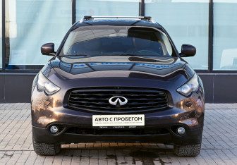 Подержанный автомобиль Infiniti FX 2010 года (8 фото)