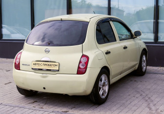 Подержанный автомобиль Nissan March Hatchback 2004 года (3 фото)