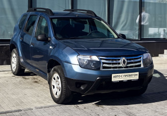 Подержанный автомобиль Renault Duster 2014 года (7 фото)