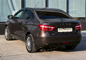 Подержанный автомобиль LADA (ВАЗ) Vesta Sedan 2019 года (3 фото)