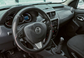 Подержанный автомобиль Nissan Terrano 2017 года (10 фото)