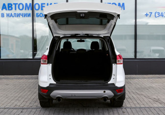 Подержанный автомобиль Ford Kuga 2013 года (24 фото)