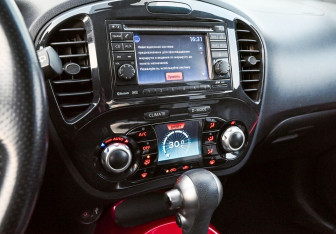 Подержанный автомобиль Nissan Juke 2011 года (11 фото)