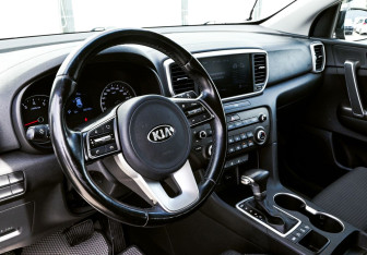 Подержанный автомобиль Kia Sportage 2021 года (15 фото)