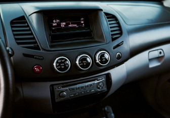 Подержанный автомобиль Mitsubishi L200 2012 года (10 фото)